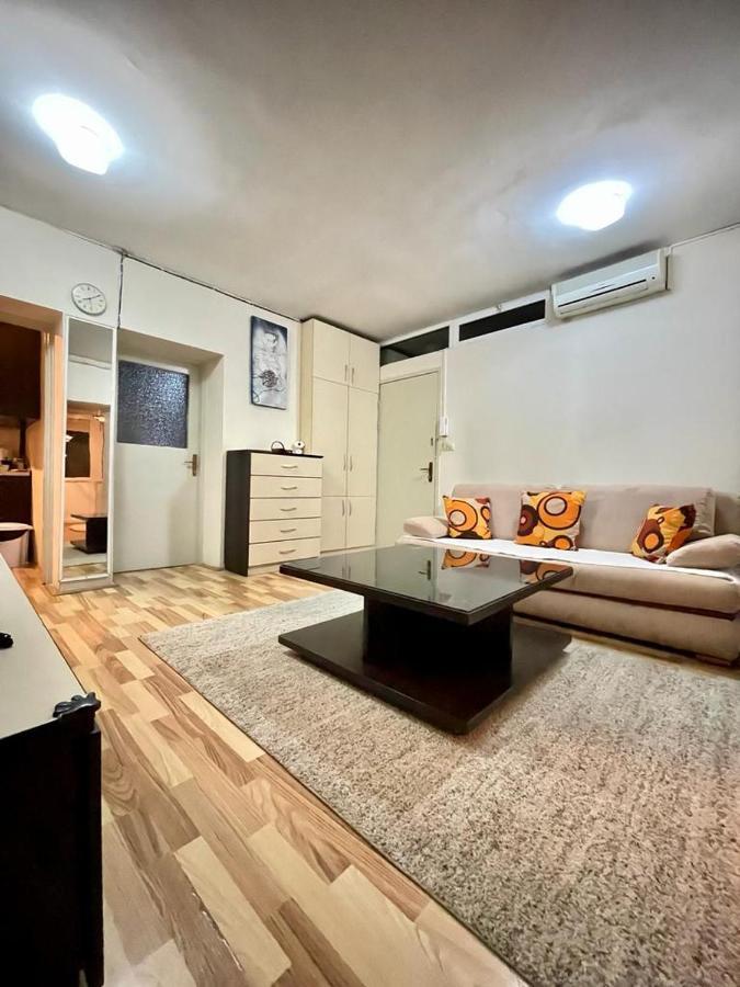 Center House Hostel Приштина Экстерьер фото