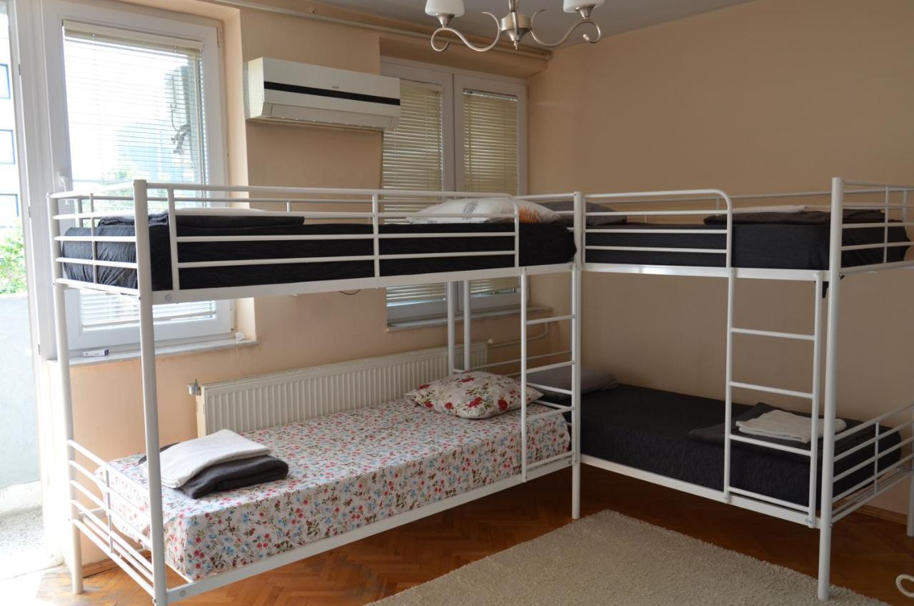 Center House Hostel Приштина Экстерьер фото